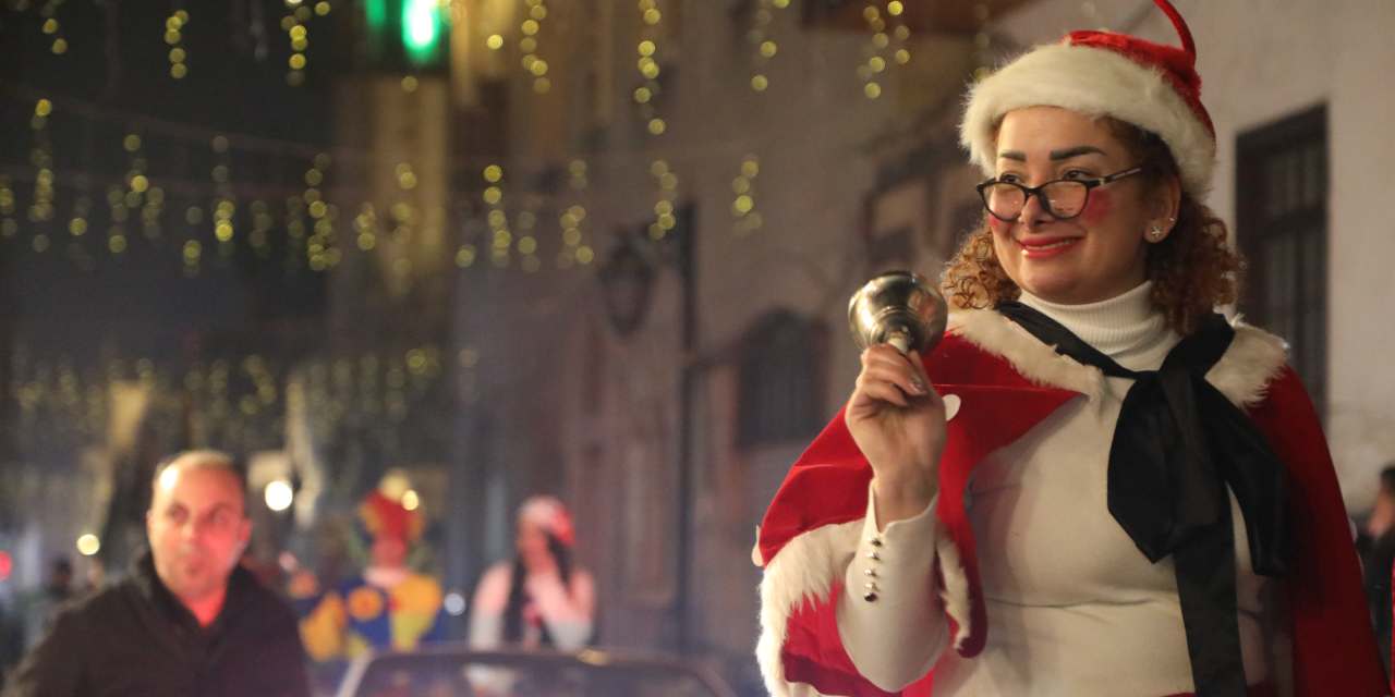 Savaştan sonra İdlib Noel ışıklandırmasıyla aydınlandı