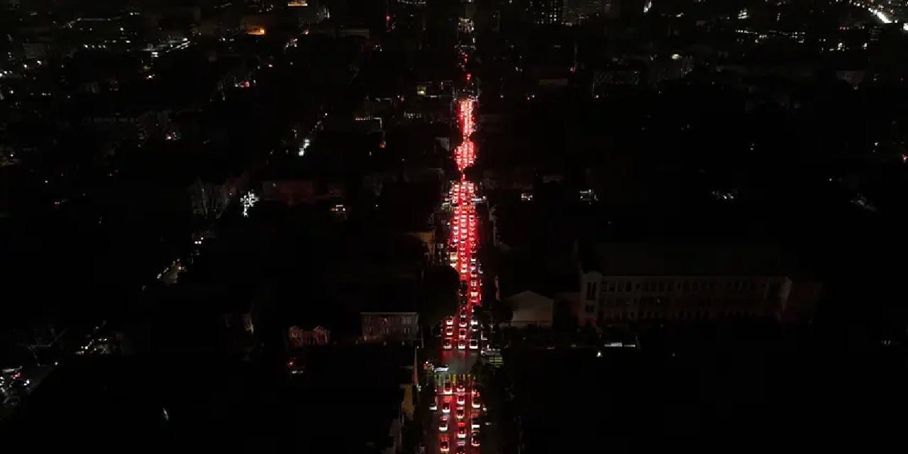 ABD'de elektrik kaosu! Restoran ve dükkanlar kapatıldı