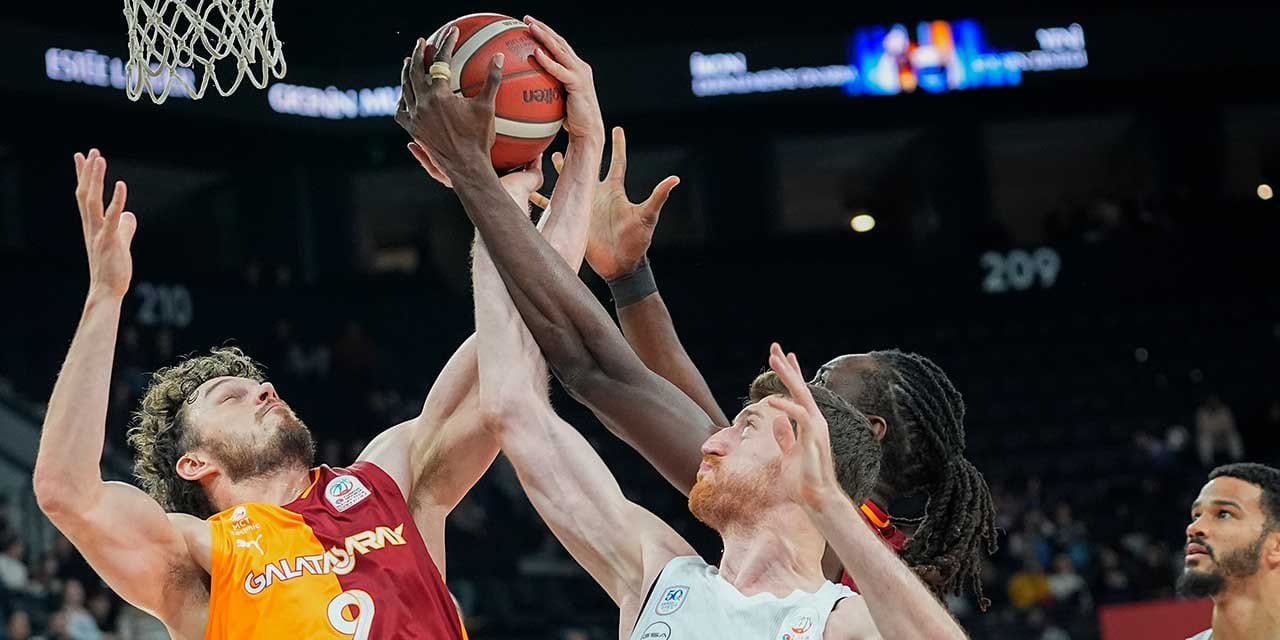 Galatasaray Anadolu Efes'e direnemedi
