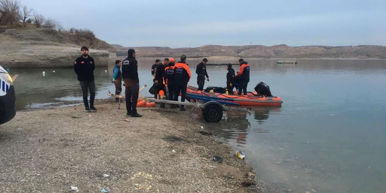Adıyaman'da tekne alabora oldu: 1 kişi aranıyor