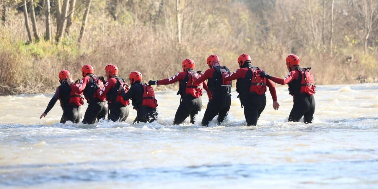 Tatbikatta selde kalanlar sedye ile kurtarıldı