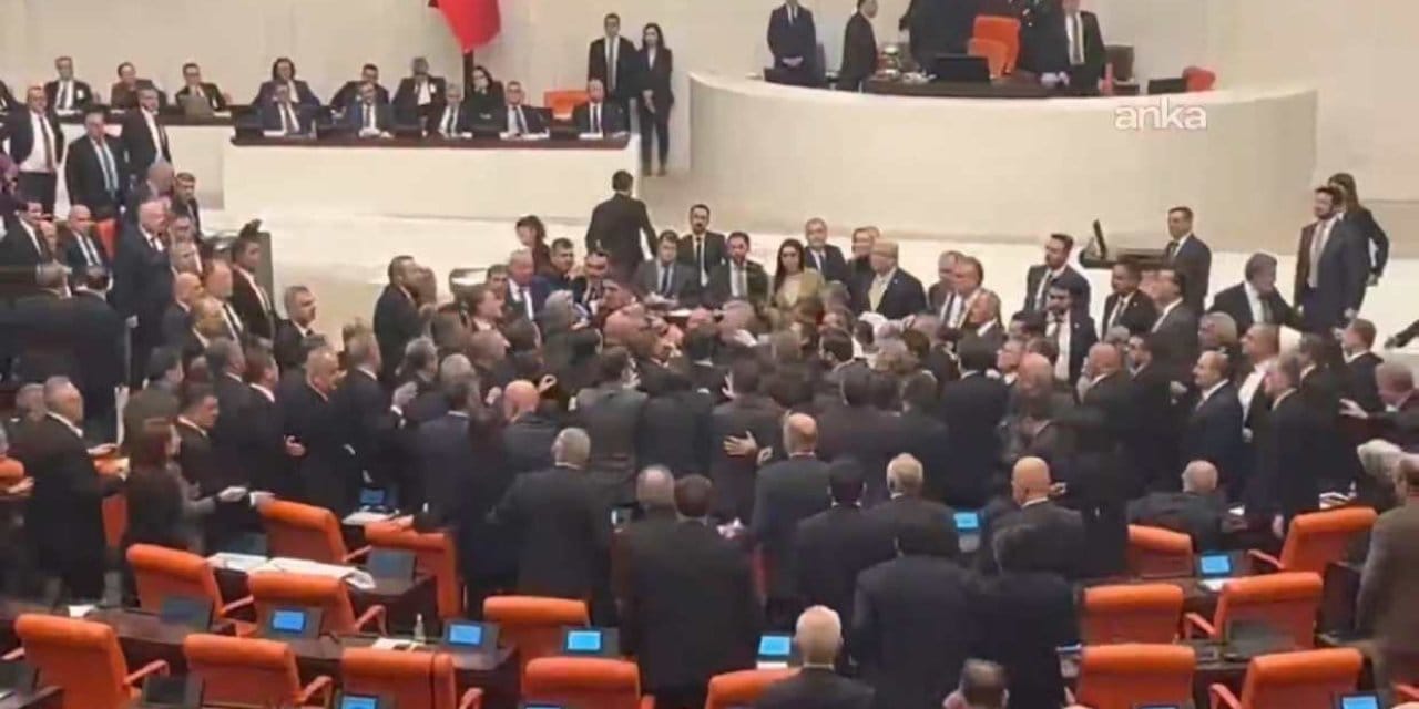 Meclis'te arbede! Oturuma ara verildi