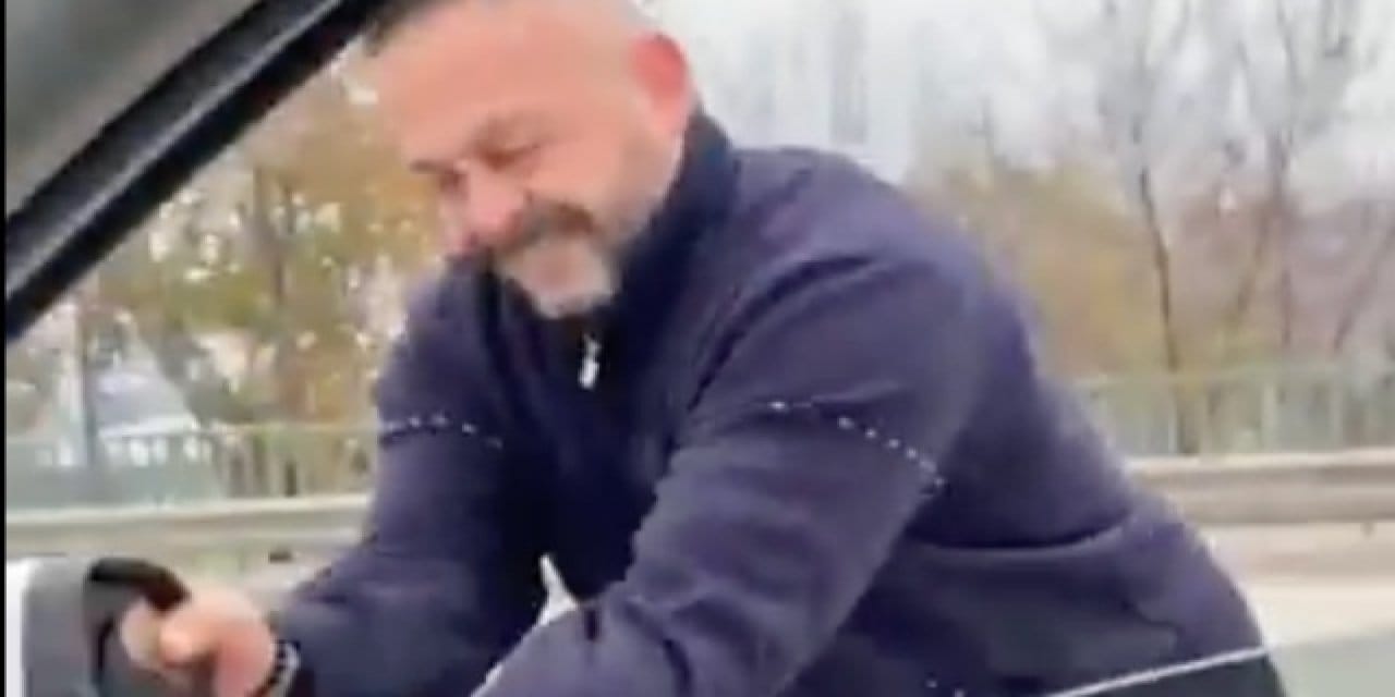 CHP'li meclis üyesine trafikte saldırı: Ölümle tehdit etti aracı tekmeledi