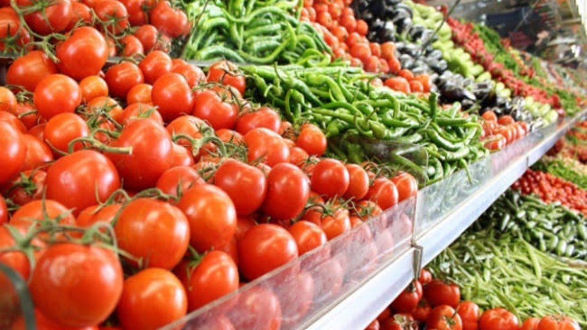 Ekonomi yazarı tarih verdi: Sebze meyve fiyatları ne zaman düşecek?