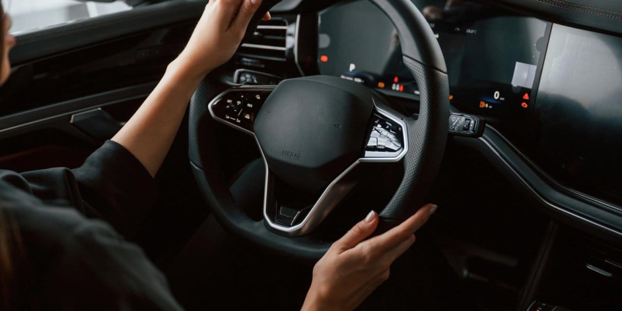 Otomobillerde yuvarlak direksiyon tarihe karışıyor! Yenileri nasıl olacak?