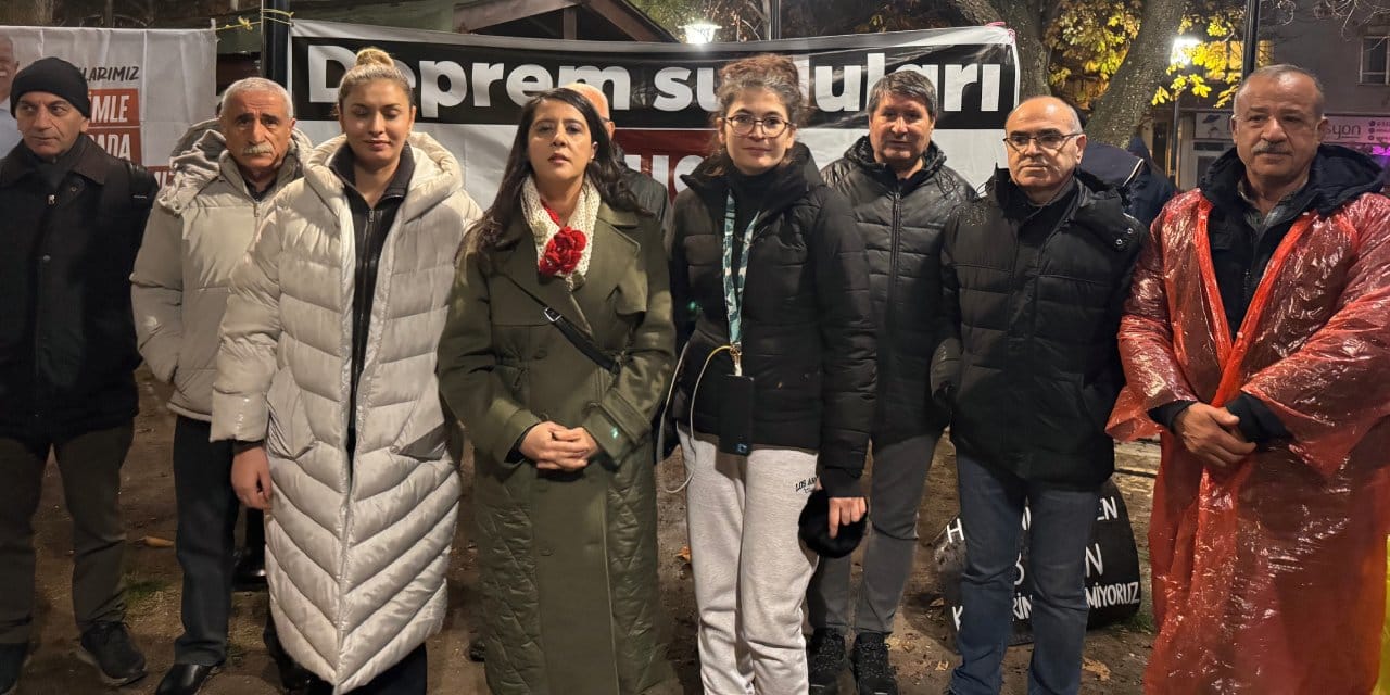 Depremde yakınlarını kaybedenlerin "Adalet Nöbeti" sürüyor: Bu suçları torbayla affedemezsiniz