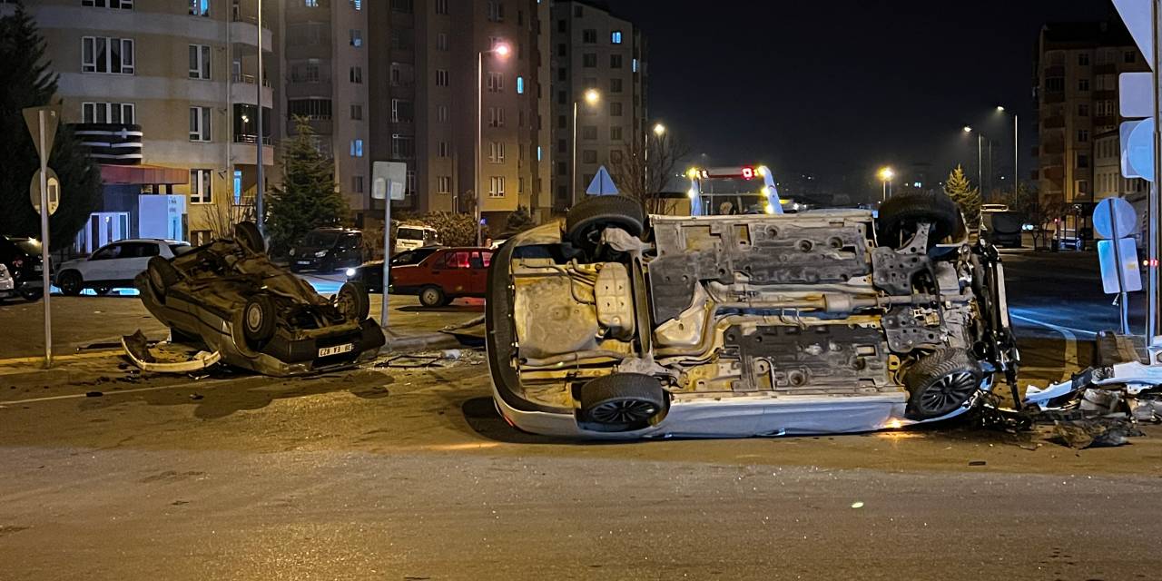 Kayseri'de çarpışan otomobiller takla attı