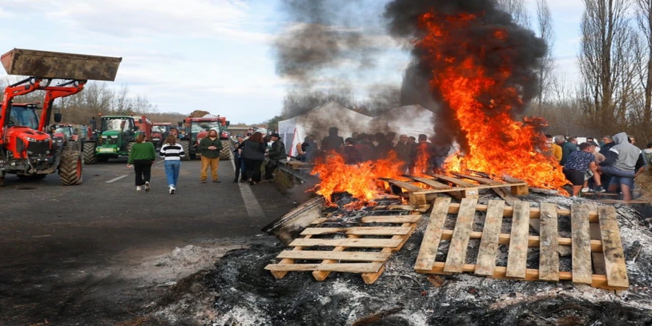 Şarap tankları boşaldı, sokaklar doldu ! Fransız çiftçi ucuz ithal ürün için direnmeye devam ediyor