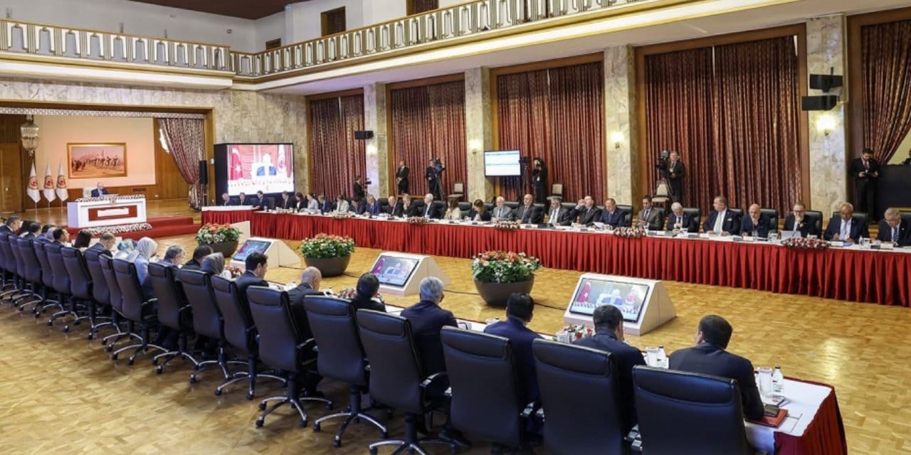 Son dakika | Süreç komisyonu yarın toplanacak! Gözler nihai raporda