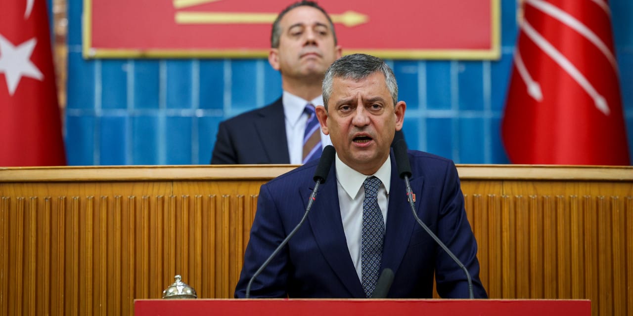 Özgür Özel'den 'Akın Gürlek ile anlaştı' iddiasına ilk yanıt! "Operasyoncular rezil oldu"