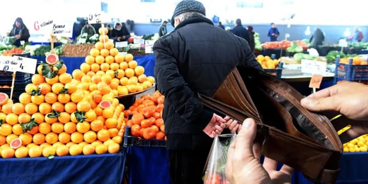 Aralık ayı açlık sınırı açıklandı: Yeni yıla girmeden asgari ücrete fark attı