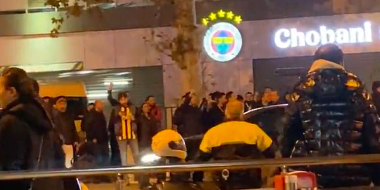 Binlerce Fenerbahçeli Sadettin Saran'a destek için akın etti