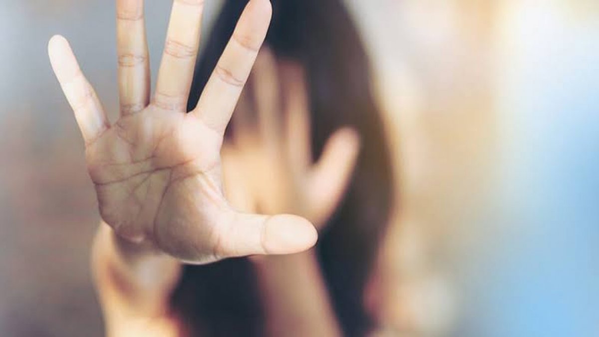 Polise sığınıp, dehşeti anlattı: Babam boğazıma bıçak dayadı