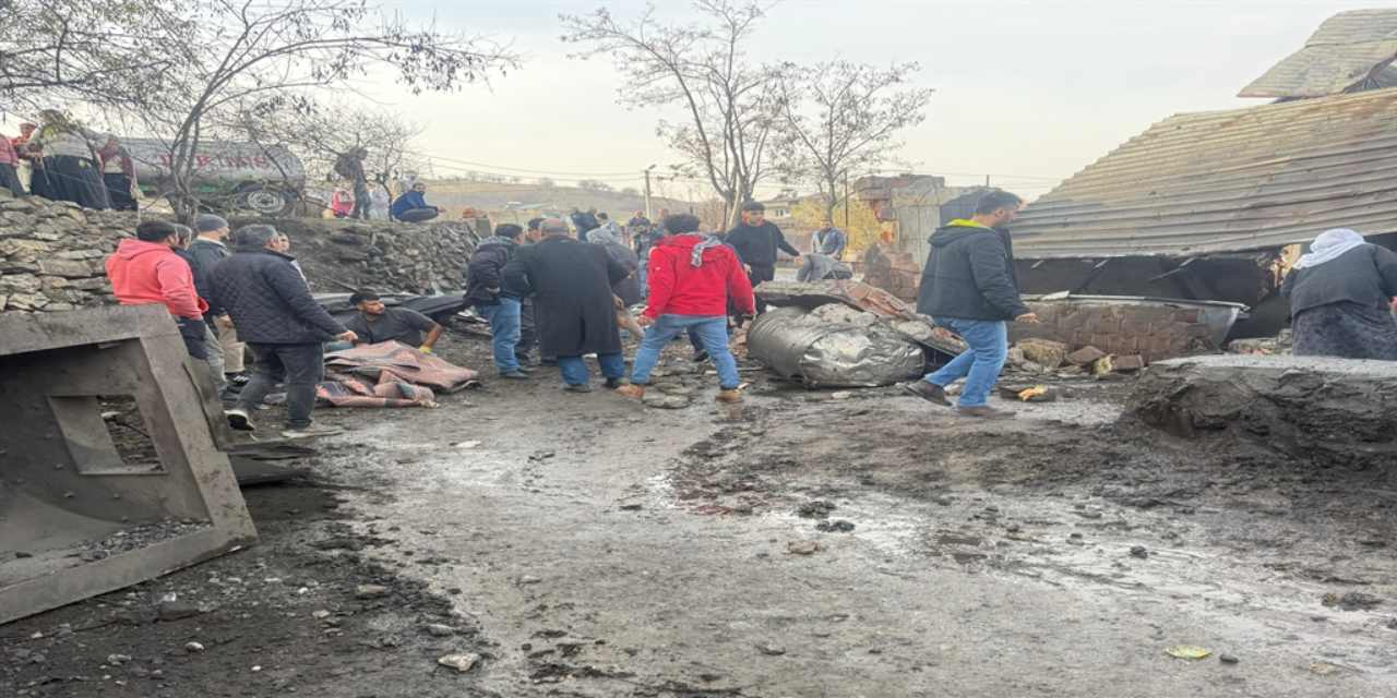 Peynir fabrikasında patlamada 2'si ağır 6 yaralı! Olay yerinden feci görüntüler