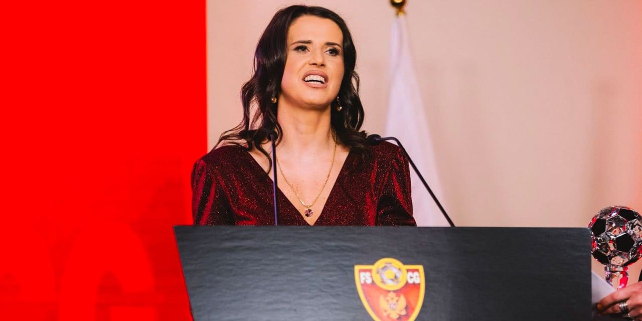 Yılın forveti ve gol kraliçesi Karadağ'ı salladı