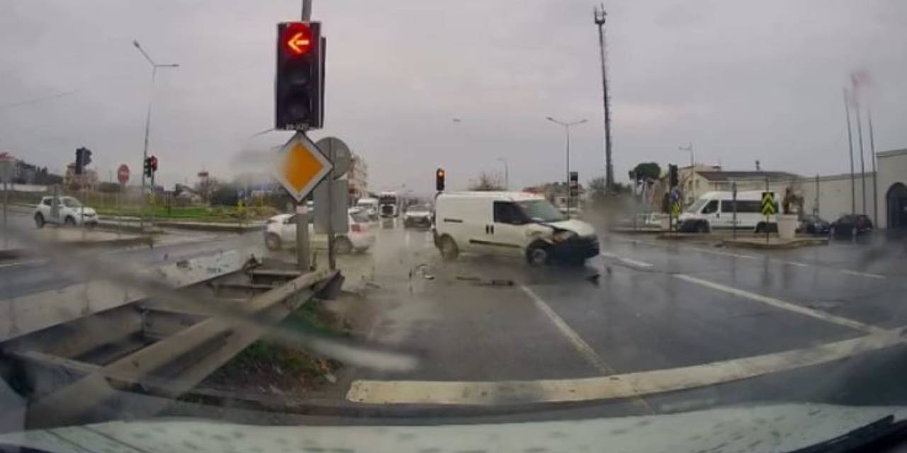 Kırmızı ışıkta durmayan araç ortalığı birbirine kattı