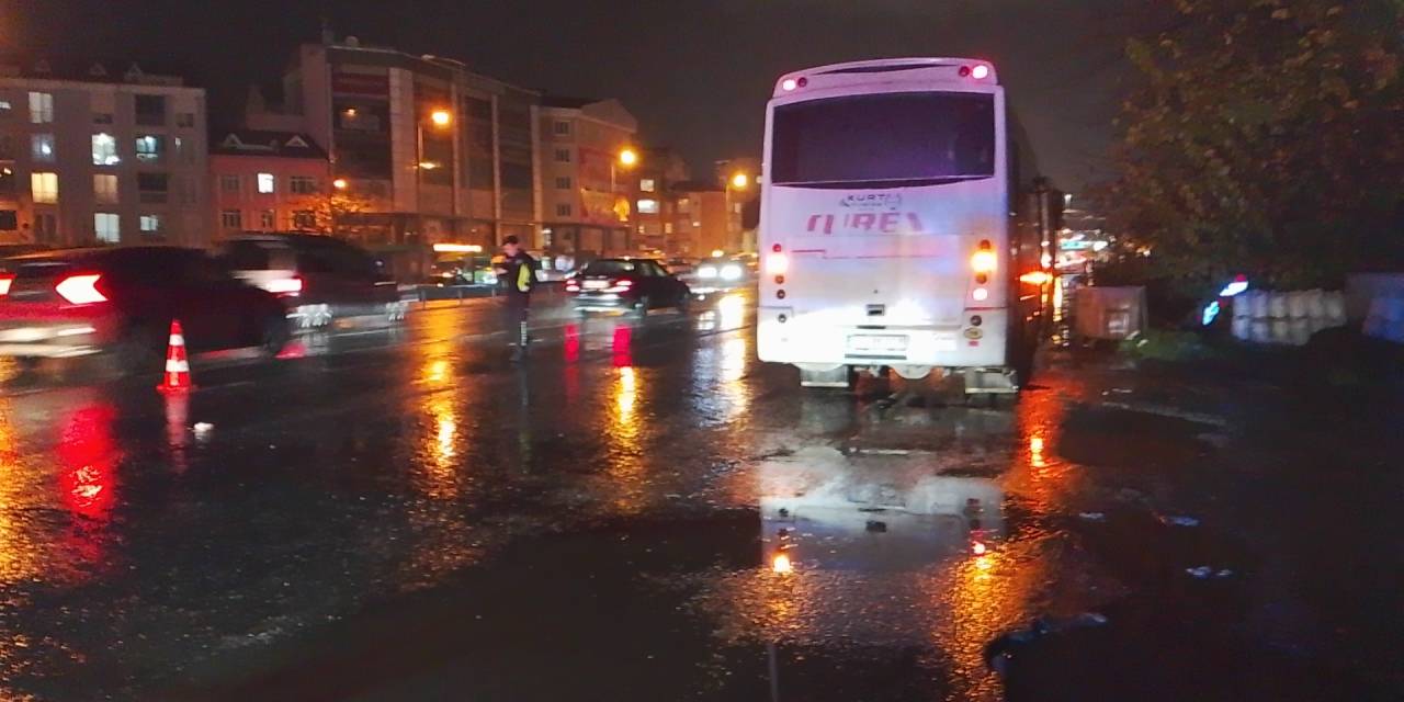 D-100 Karayolu'nda feci kaza: Servis aracının çarptığı yaya öldü