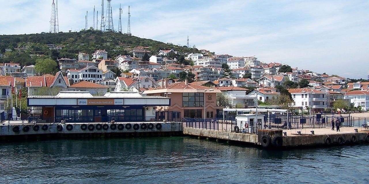 Adalar'da 'seçim husumeti' kanlı bitti: CHP'li Meclis Üyesi bıçaklandı