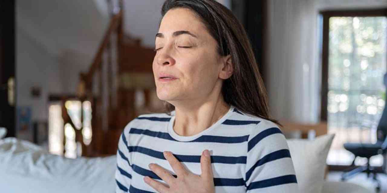 Çarpıntı mı, panik atak mı? Uzmanlar ayırt etmenin yollarını anlattı!