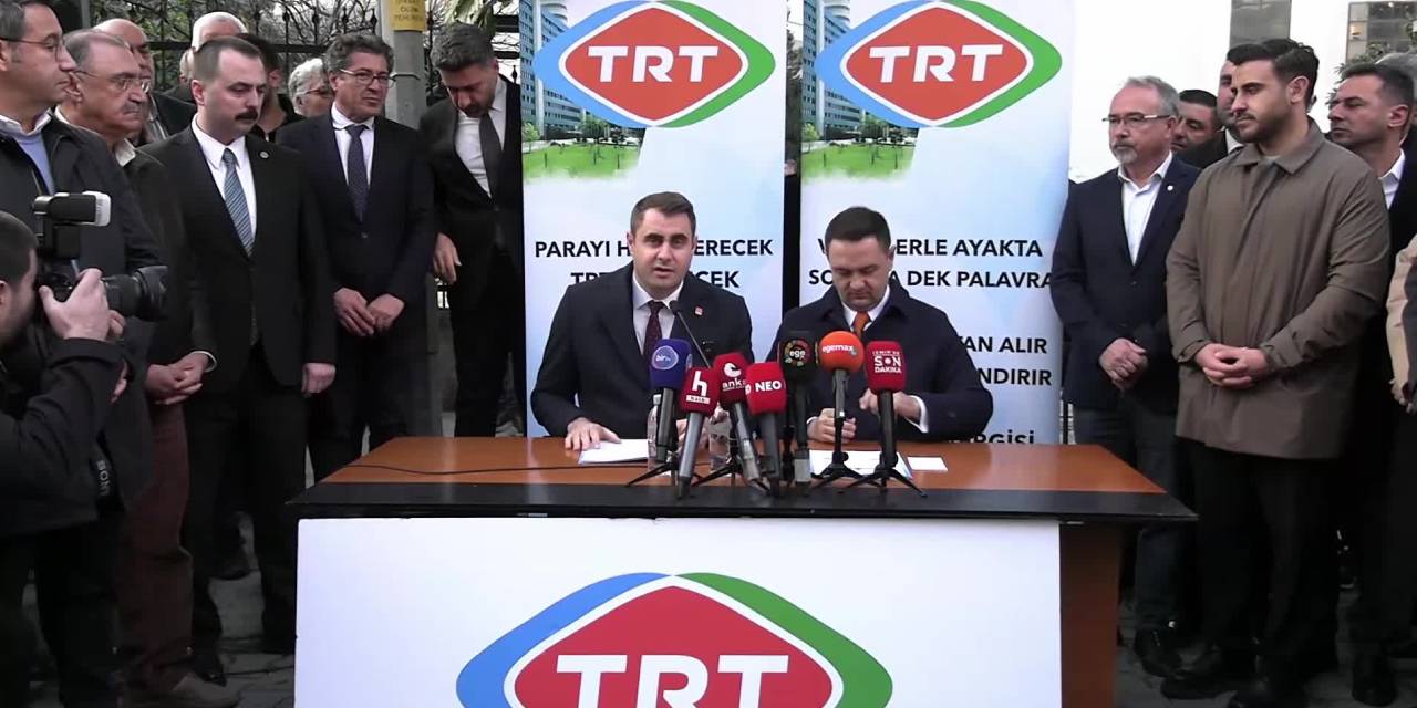 Umut Akdoğan TRT önünden seslendi: TRT’de bu davayı canlı yayınlayacak yürek var mı?