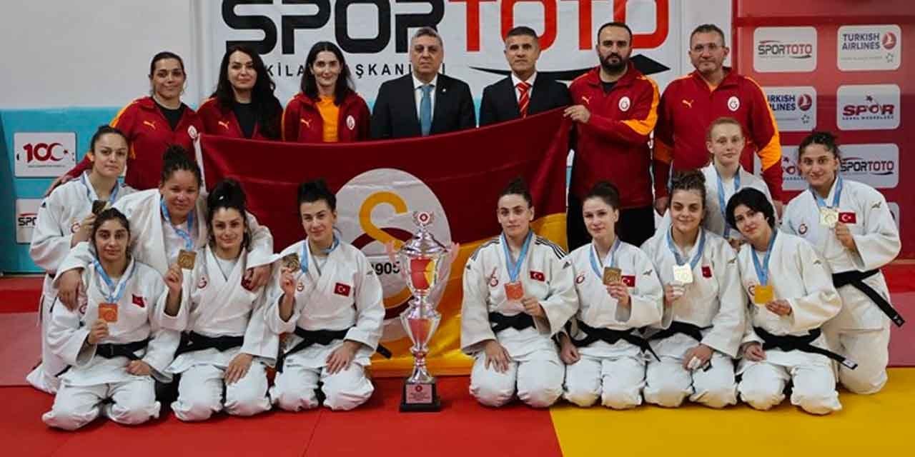 Galatasaray'ın kadınları namağlup şampiyon oldu: Süper Lig'de yenmedik takım bırakmadı