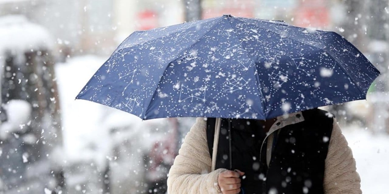 İstanbul'a mevsimin ilk karı düştü