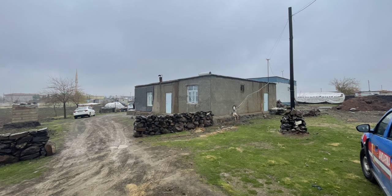 Aile içi tartışma katliama döndü: Eşi ve çocuğunu tabancayla öldürdü