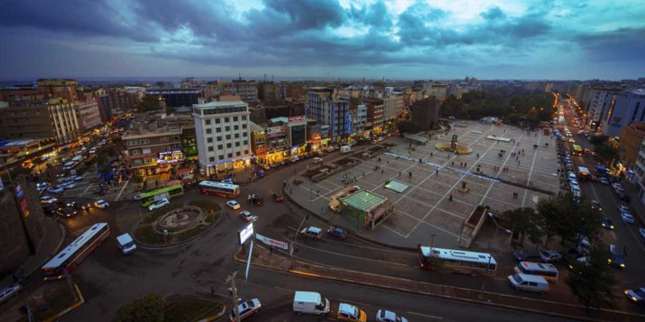 Bir grup avukat Diyarbakır'da Öcalan mitinginin yasaklanması için başvurdu