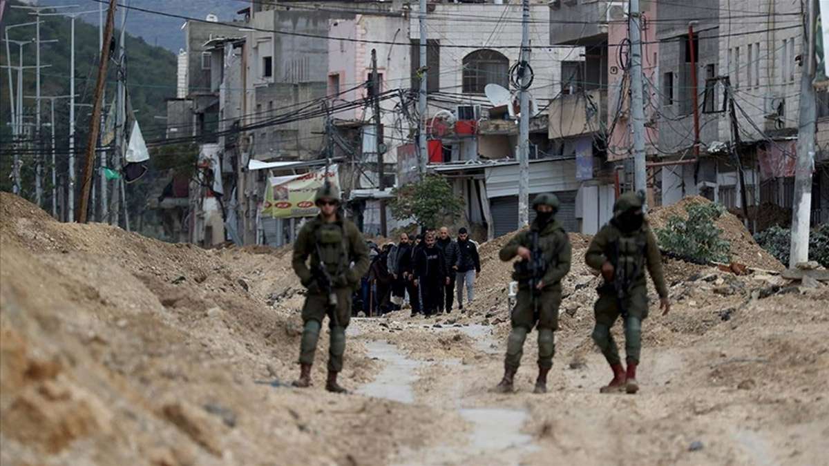 Toplu cezalandırma yapacaklar! İsrail çok sayıda Filistinliyi gözaltına aldı