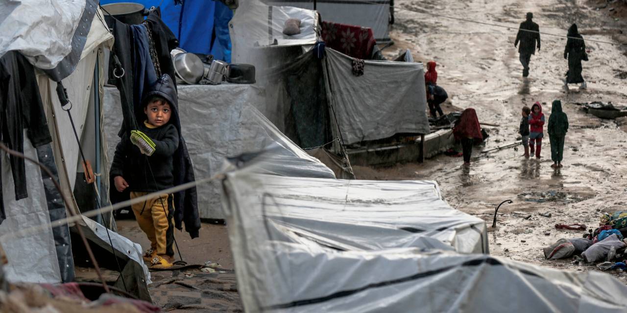 Gazzelileri bir de şiddetli yağış vurdu! 250 binden fazla kişi etkilendi