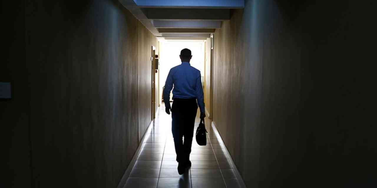 Gençler için karanlık tablo: Ekonomik durgunluk iş piyasasını felç etti!