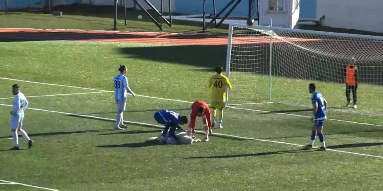 Maçta sahaya giren köpek uyudu: O anlar gündem oldu