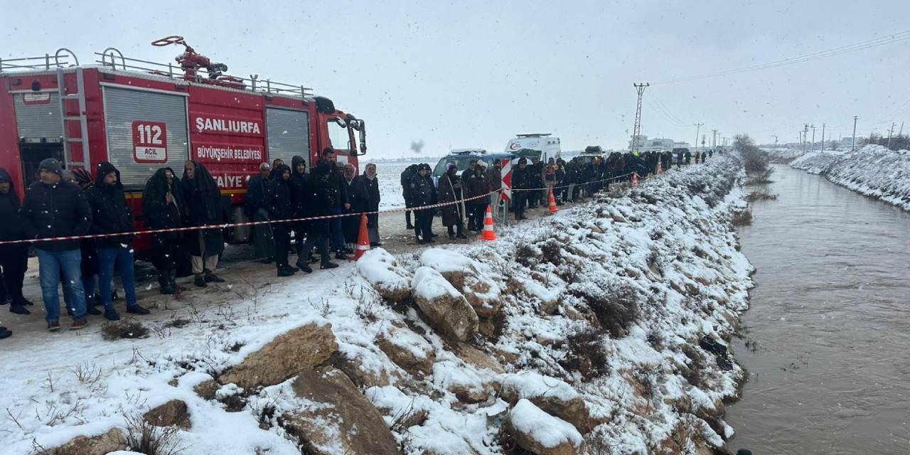 Şanlıurfa'da kontrolden çıkan araç sulama kanalına düştü: Baba ve 3 çocuğu aranıyor!