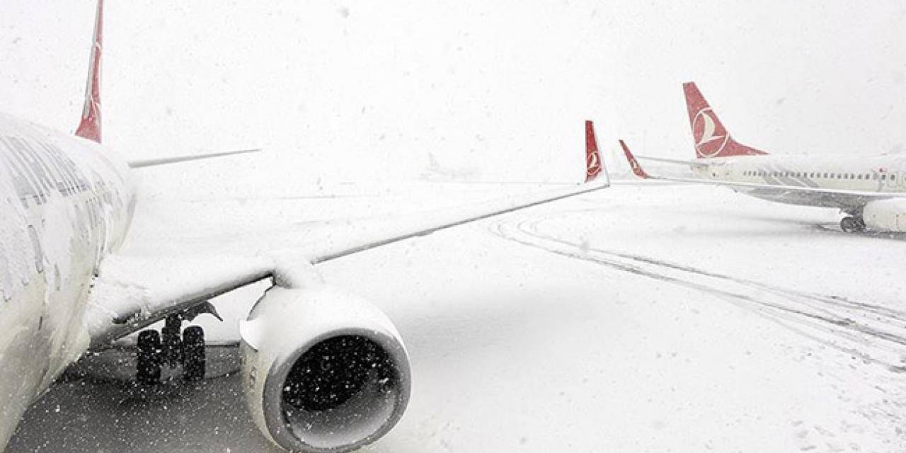 Diyarbakır'da uçak seferlerine kar engeli!