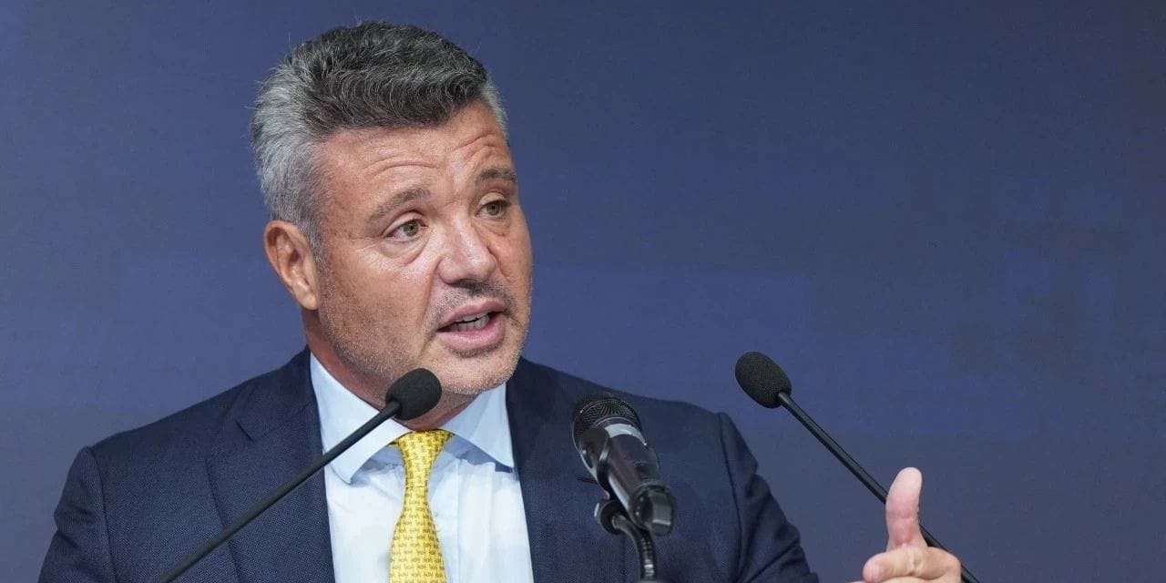 Fenerbahçe Galatasaray'da yetişen genç futbolcuyu istiyor: Sadettin Saran görüşecek