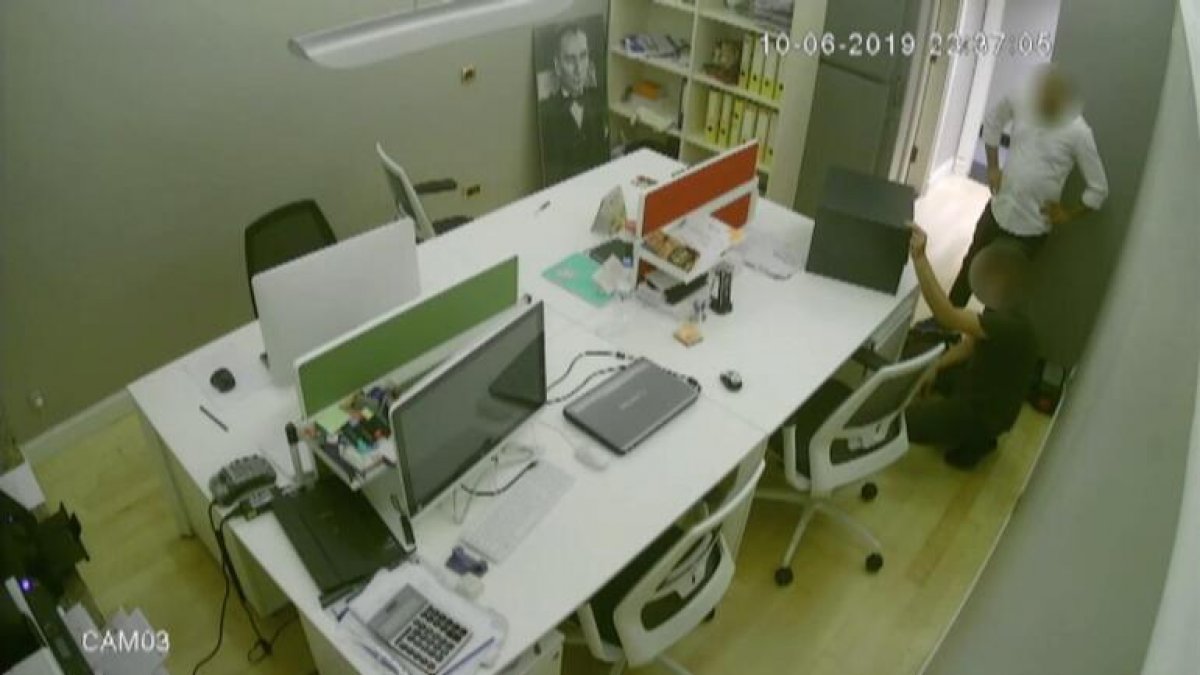 Çalıştığı iş yerini soymak için çilingir çağırdı