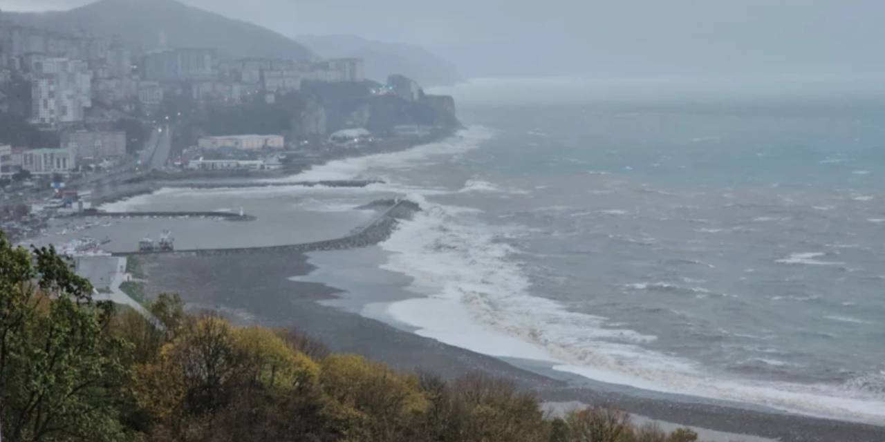 Zonguldak'ta deniz taştı! 81 yerleşim yerine ulaşılamıyor