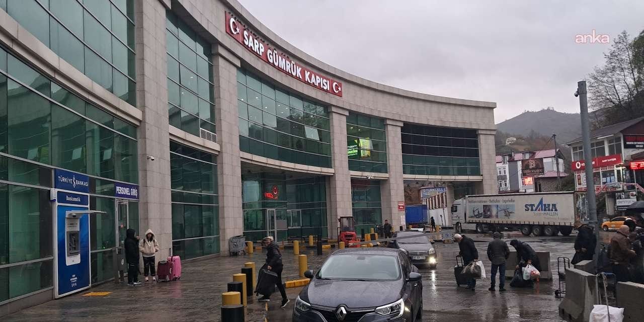 Sınır kapısında yılbaşı trafiği: 'Bizim paramız çöp, onlarınki kral'