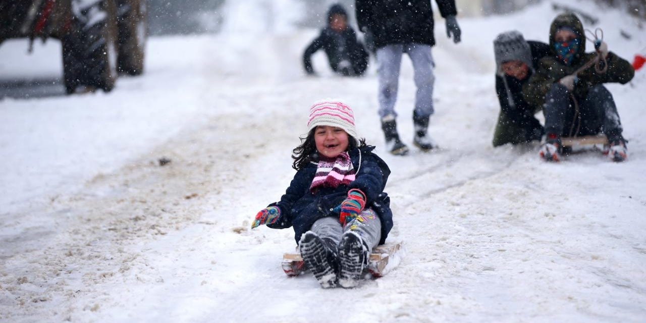 Kar ve buzlanma nedeniyle çok sayıda ilde eğitime ara verildi