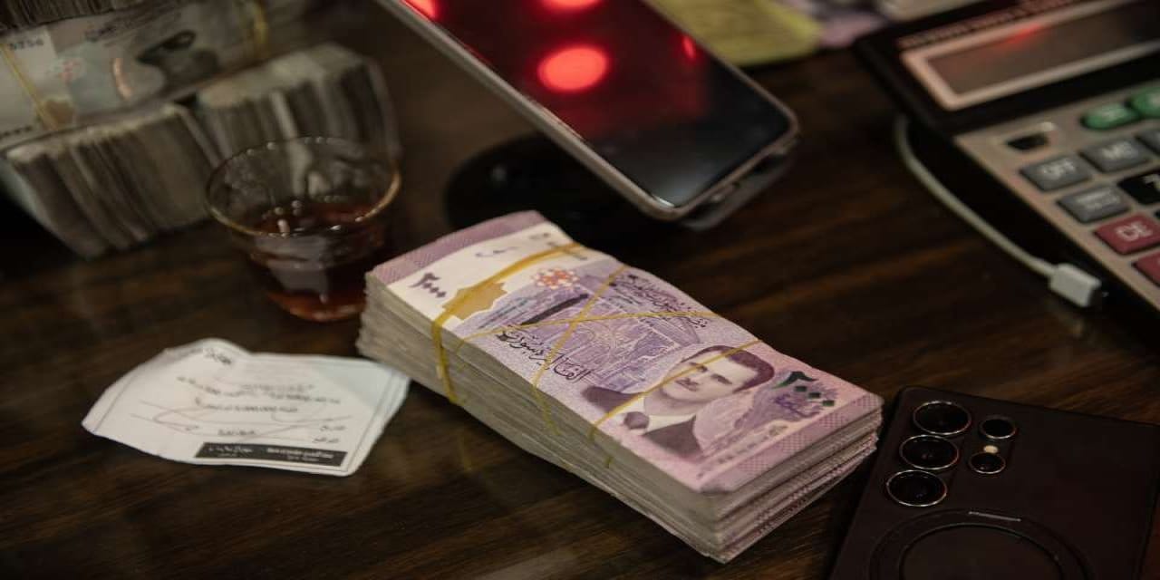 Suriye'de eski dönem kapanıyor: Şam yeni banknotları ile tanıştı