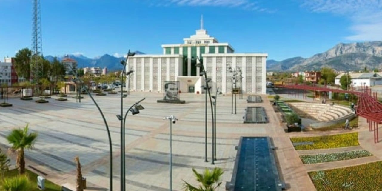 Döşemealtı Belediyesi operasyonunda 4 kişi tutuklandı