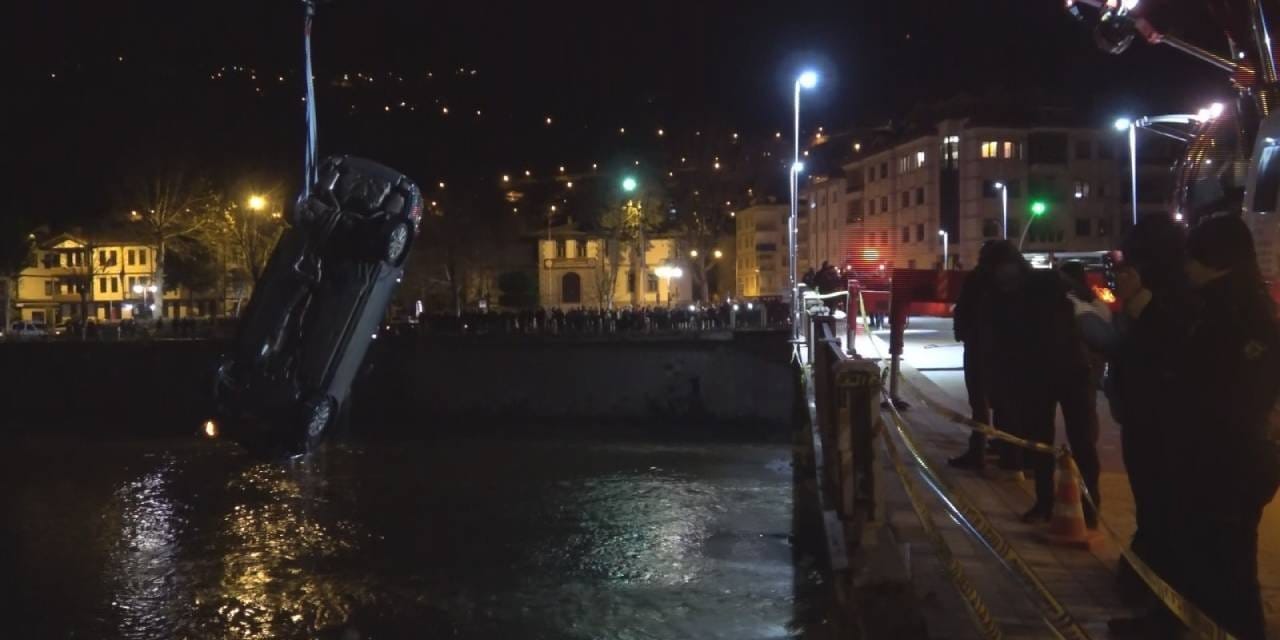 Amasya'da otomobil dereye uçtu: 1 ölü