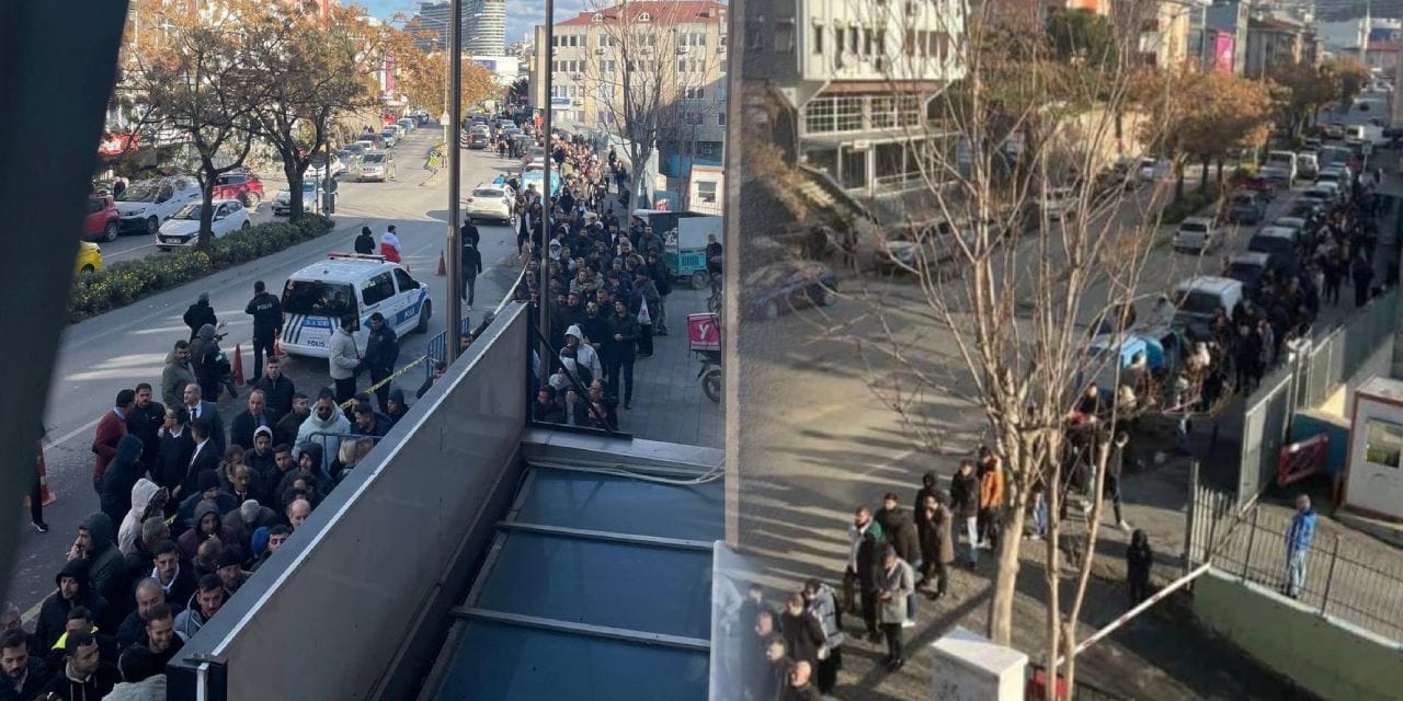 Dört gün önce tahliye olan on binlerce kişi kuyruğa koştu! Ucu bucağı görünmedi