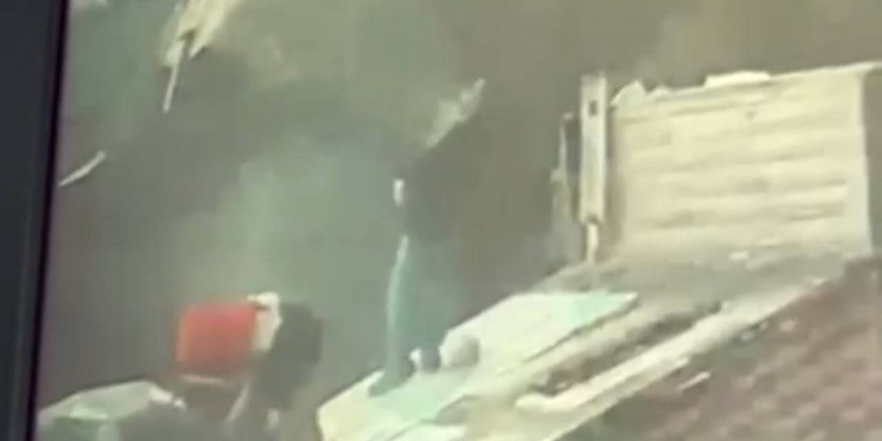 TIR'dan malzeme indiren işçiye yıldırım düştü: O anlar böyle görüntülendi