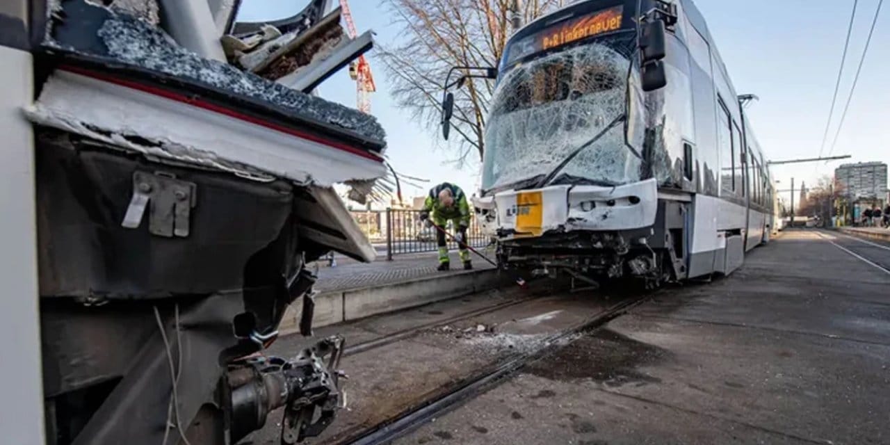 Belçika'da iki tramvay çarpıştı