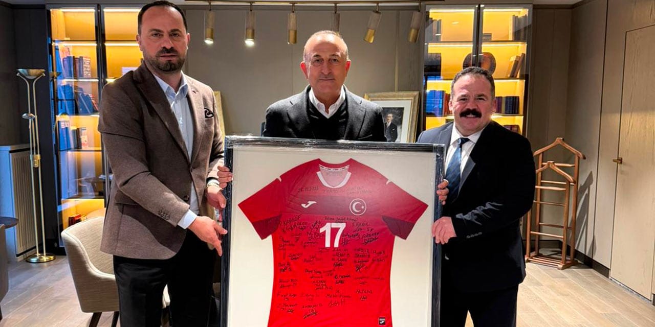 TFF'den Mevlüt Çavuşoğlu'na Tokyo teşekkürü