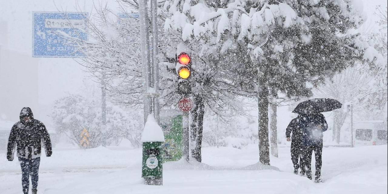 Çok daha fenası yolda! Karlar altındaki 31 il için uyarılar peş peşe geldi