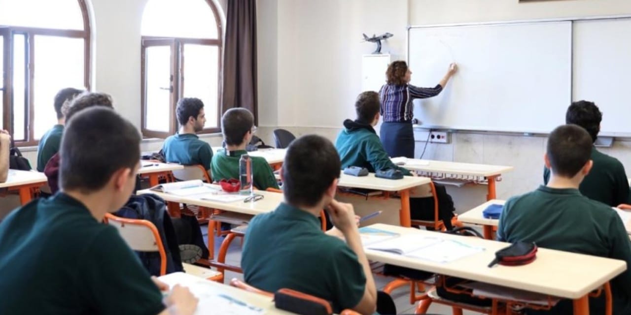 İl Milli Eğitim'den okullara yılbaşı yasağı: "İnançlarımıza uygun olmayan etkinlikler"