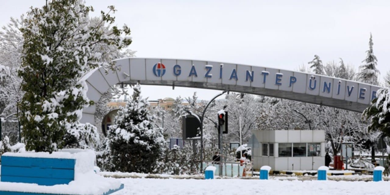 İki üniversitede eğitime kar engeli!