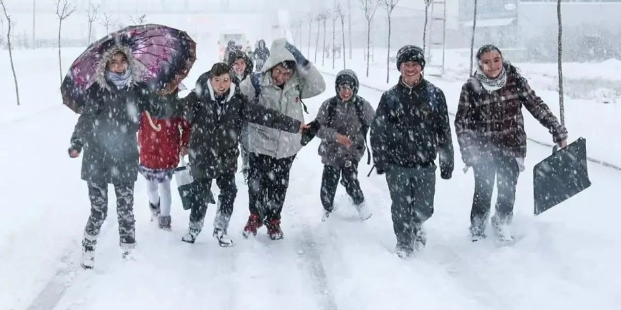 Eğitime kar engeli! 31 Aralık'ta çok sayıda ilde eğitime ara verildi: İşte okulların tatil edildiği iller...